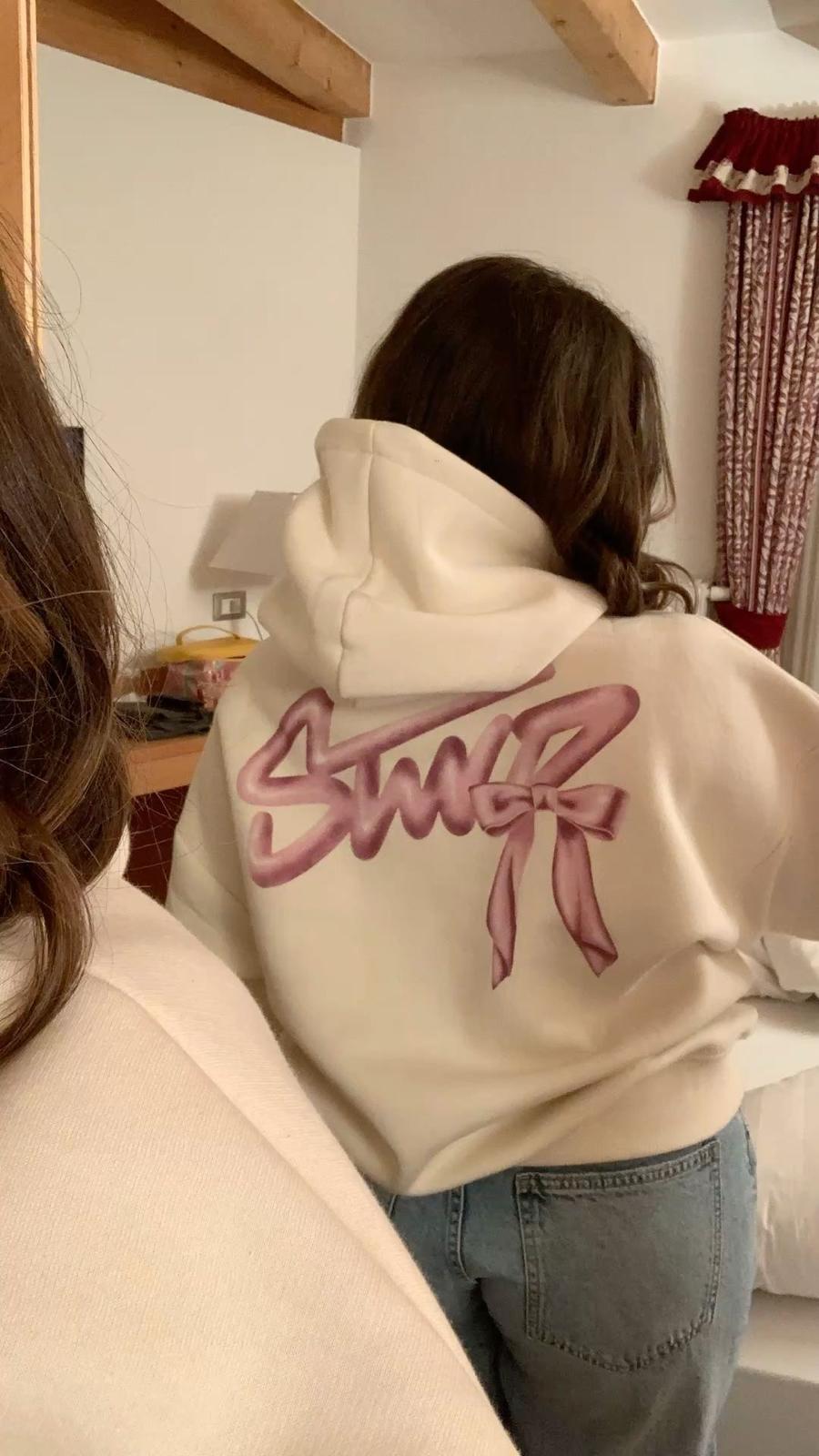 White Sırt Pink Fiyonklu Sweatshirt