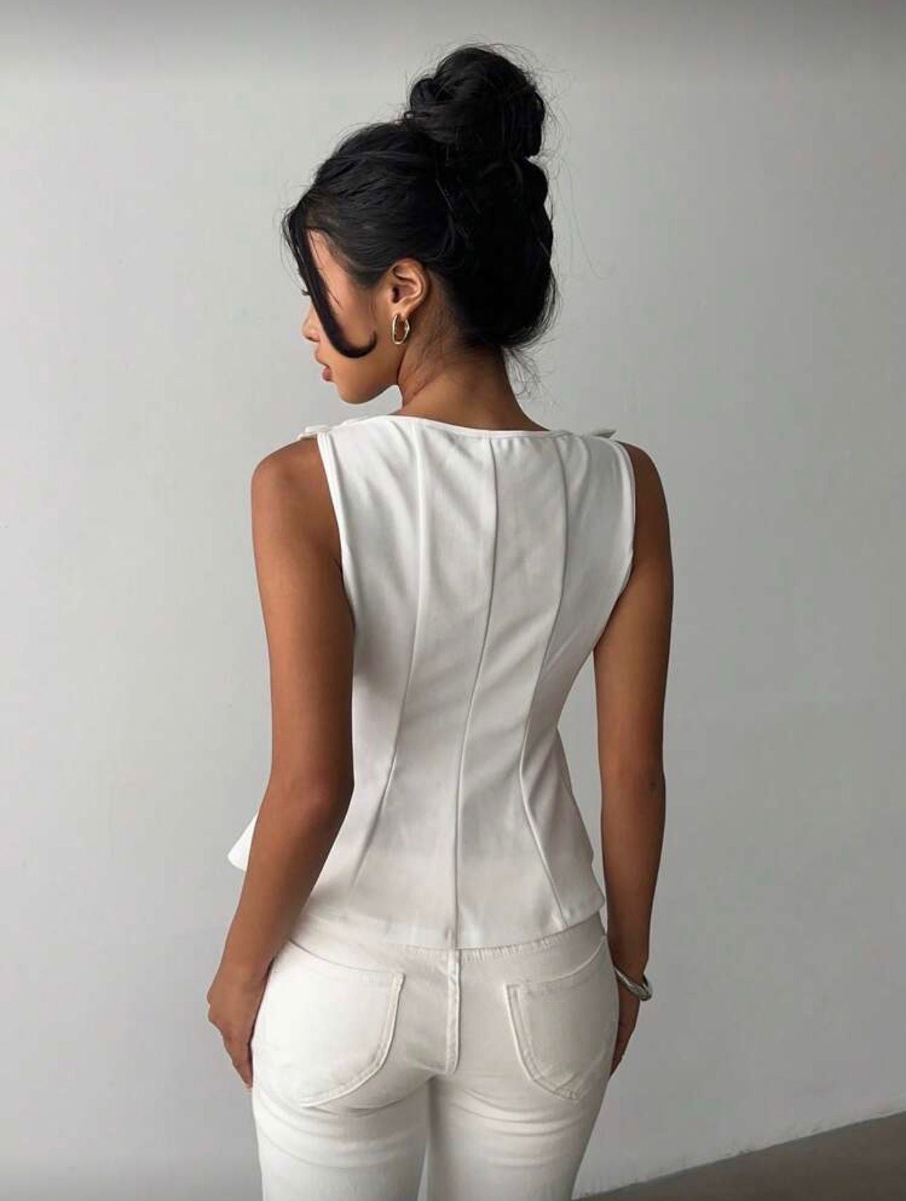 White Alora Fiyonk Detaylı Parçalı Bluz