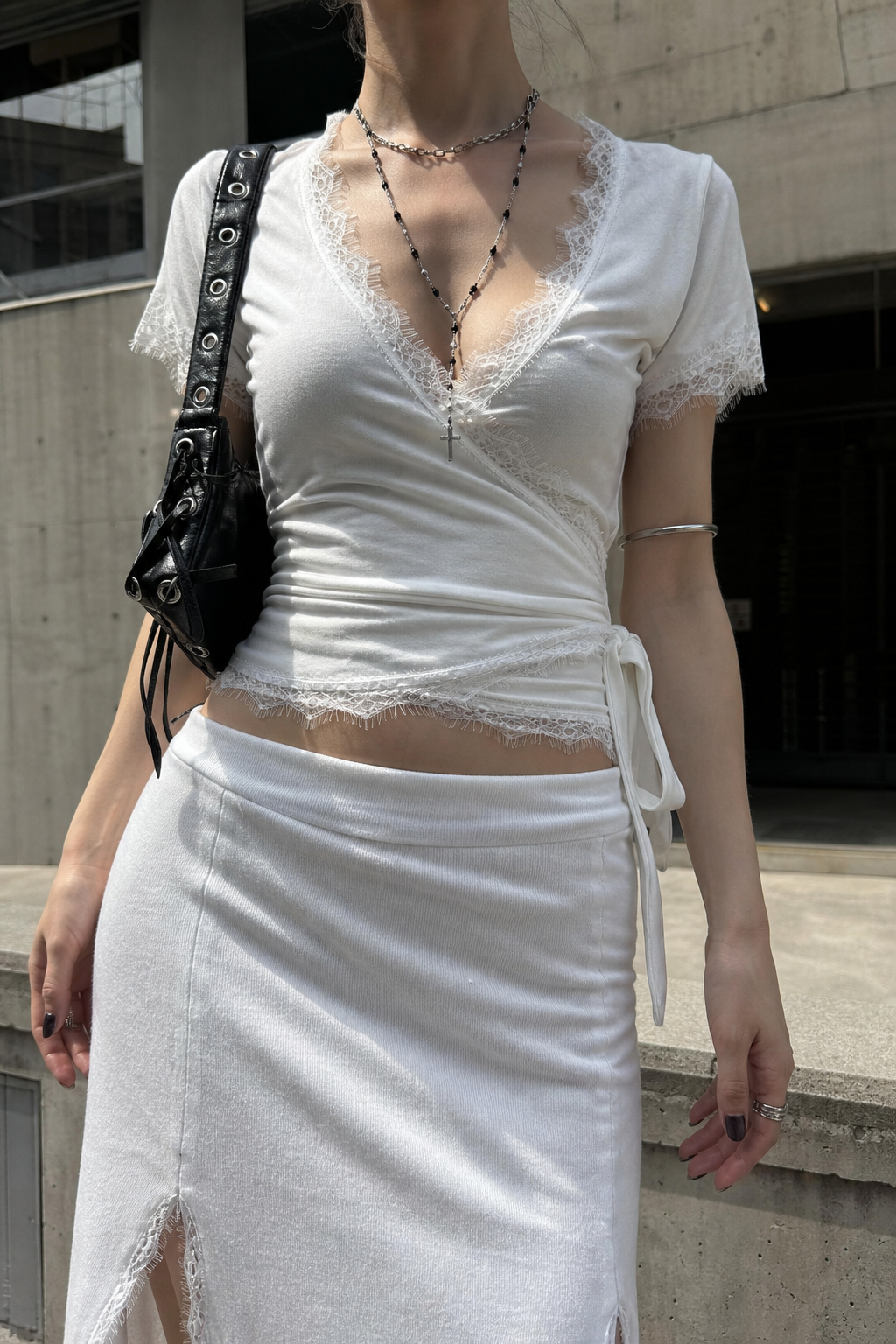 White Bağlama Detaylı Tüllü Bluz